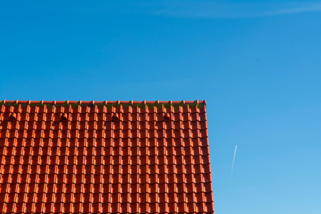 Waarom je dak in topconditie houden een must is in Brabant